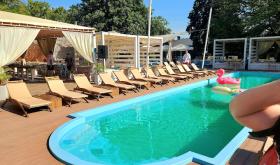 Slavutych beach club