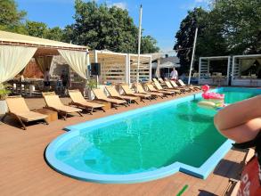 Slavutych beach club