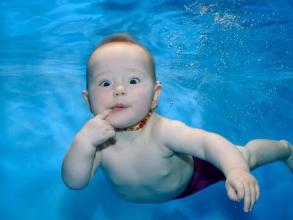 Перша школа плавання