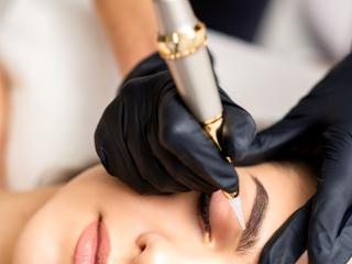 Перманентный макияж бровей