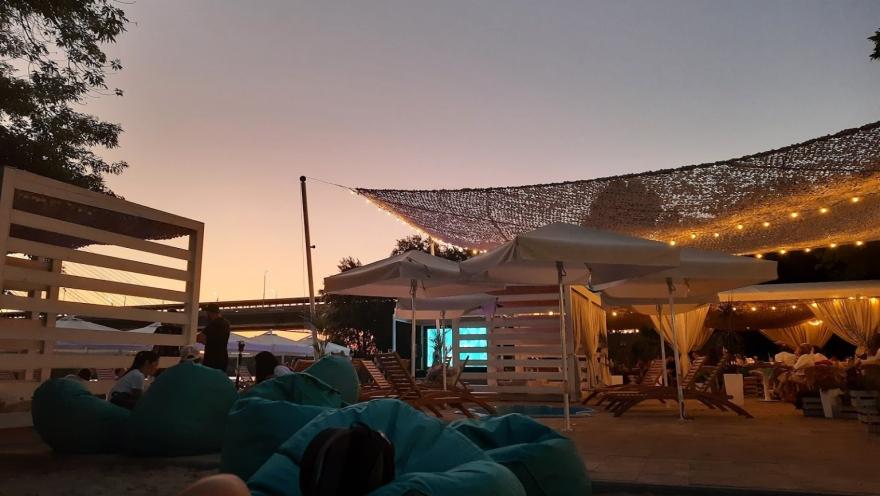 Slavutych beach club