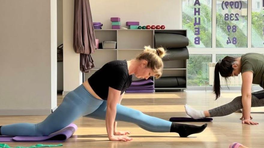 Lady Dance & Stretching