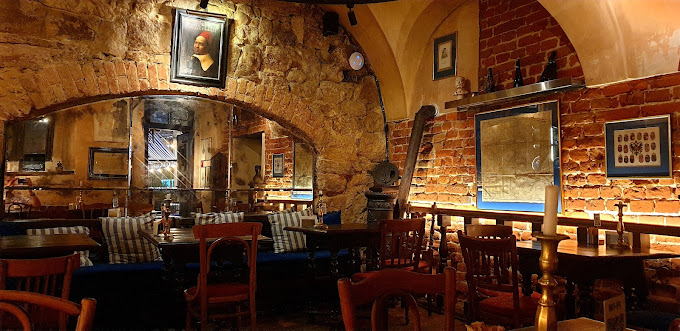 Під синьою фляжкою