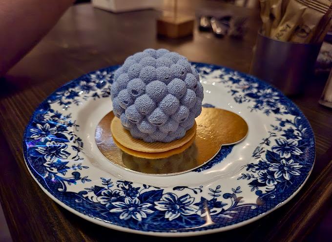 Під синьою фляжкою