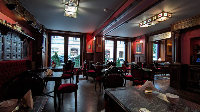 Під золотою зіркою