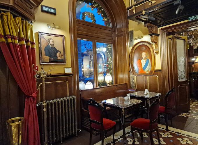 Під золотою зіркою