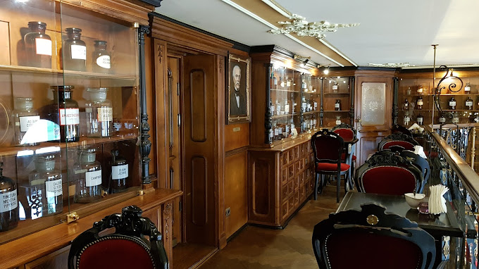 Під золотою зіркою