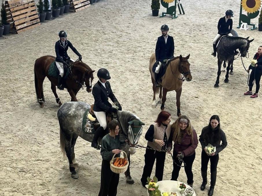 Каретний Двір