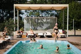 Slavutych beach club