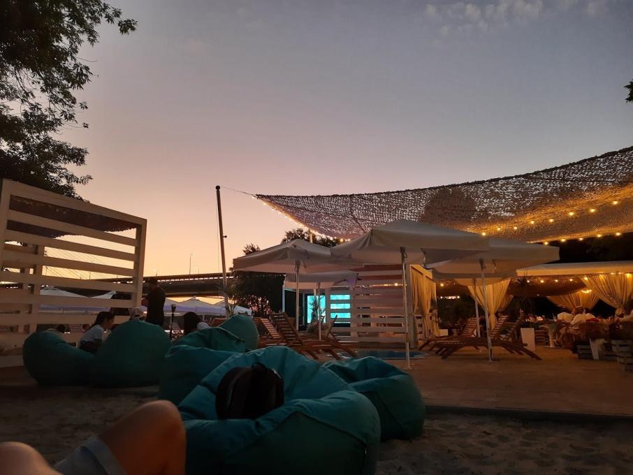 Slavutych beach club