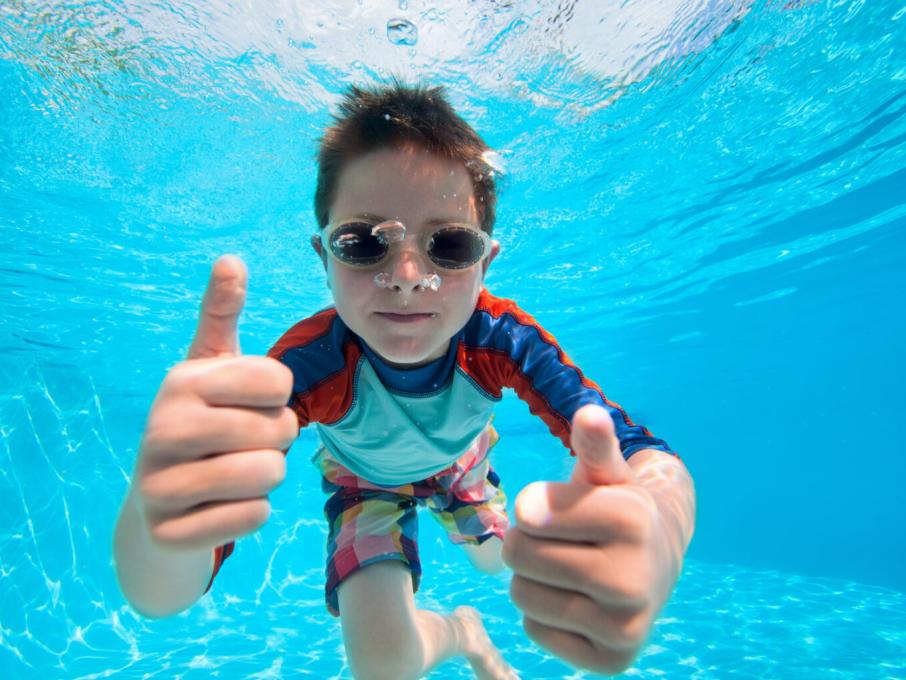 Перша школа плавання