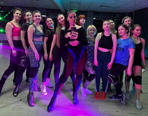 Lady Dance & Stretching