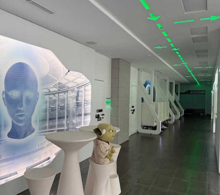 Космічний стоматологічний центр