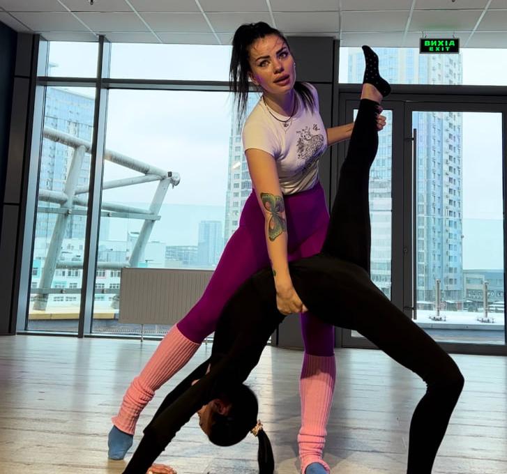 Lady Dance & Stretching