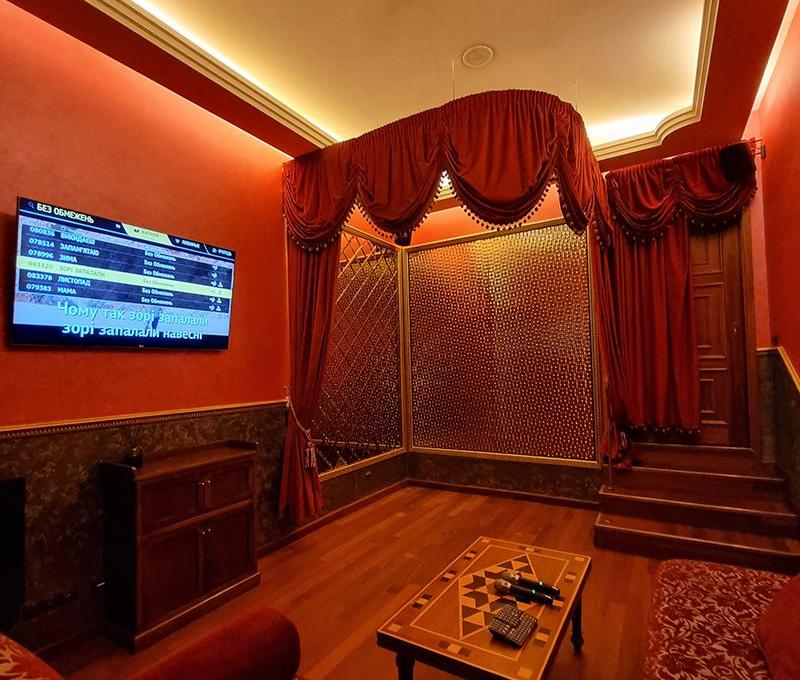 Karaoke Capsule Rooms