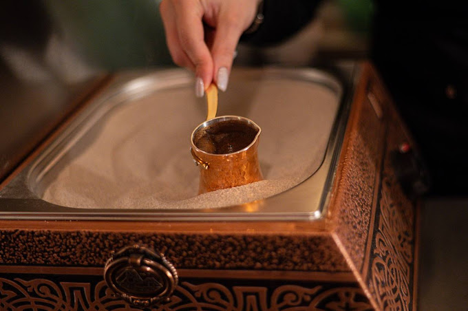 Під синьою фляжкою