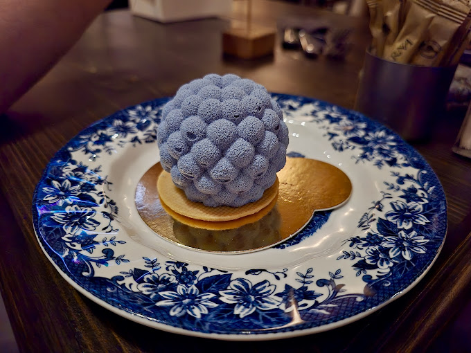 Під синьою фляжкою