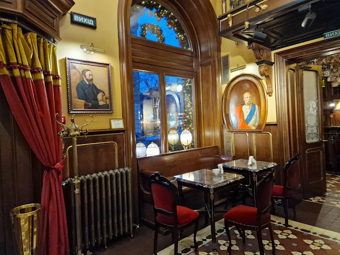 Під золотою зіркою