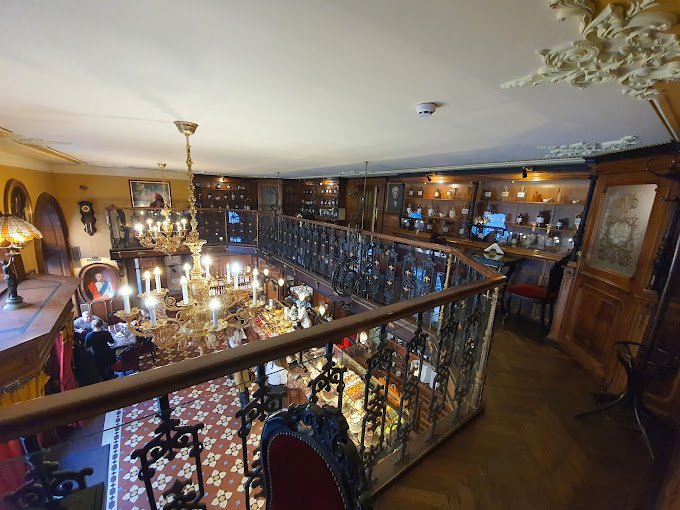 Під золотою зіркою