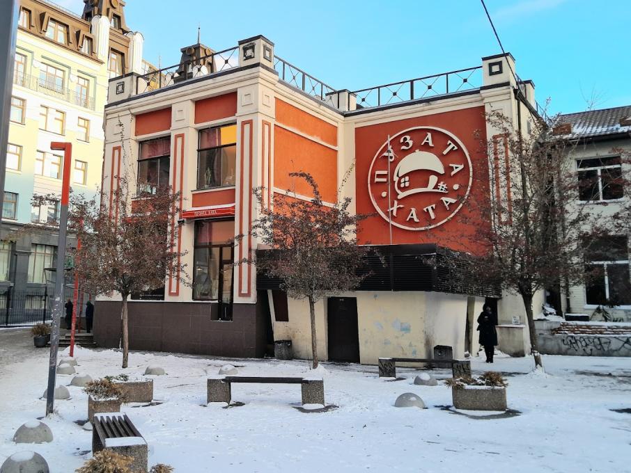 Пузата хата
