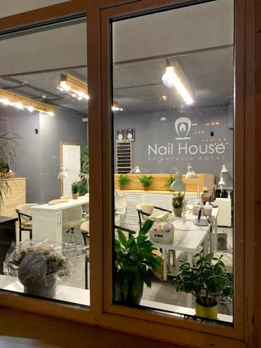 Nail House
