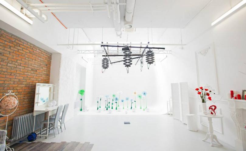 V1 STUDIO