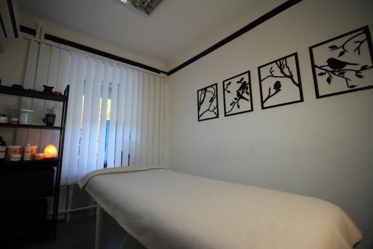 MASSAGE CLUB