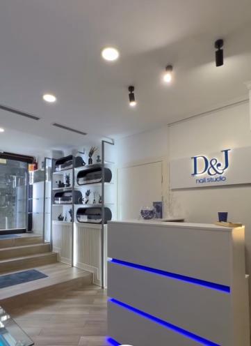 D&J