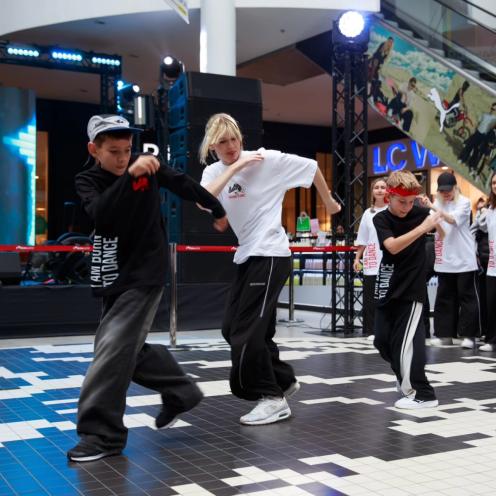 Born 2 Dance School