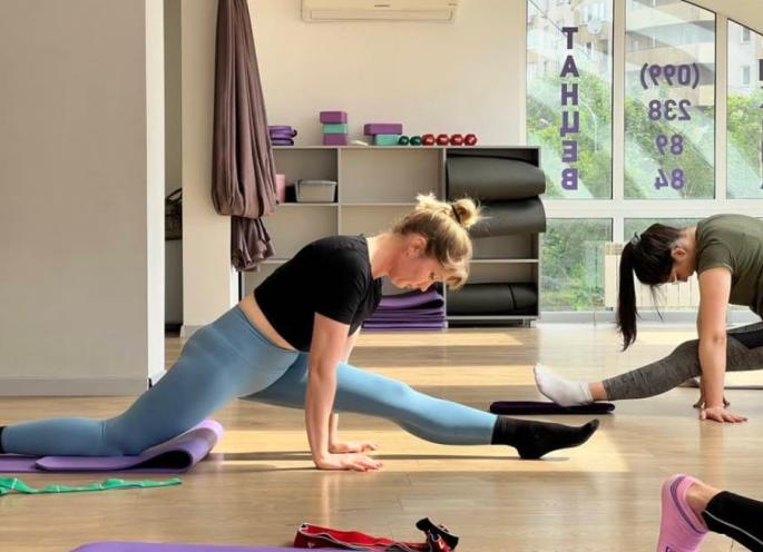 Lady Dance & Stretching