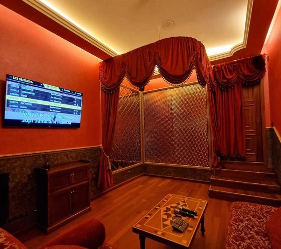 Karaoke Capsule Rooms