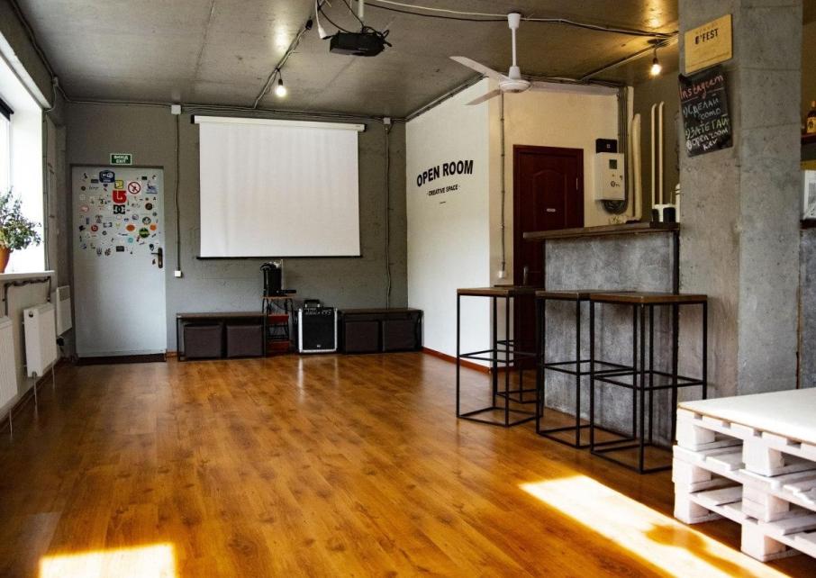 OPEN ROOM