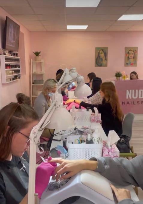 NUDE nailsbar