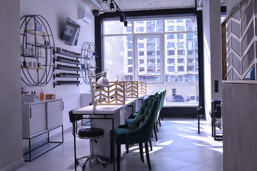 HAIR & NAIL moda studio