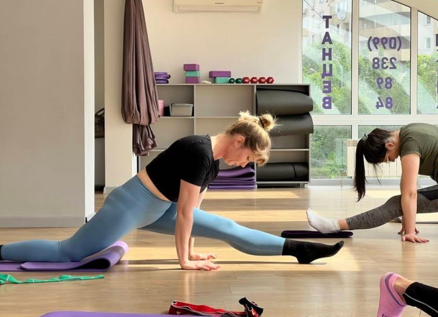 Lady Dance & Stretching