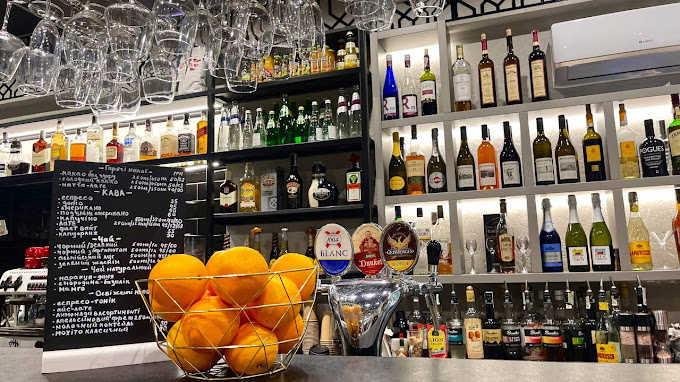 7 Cafe-Bar