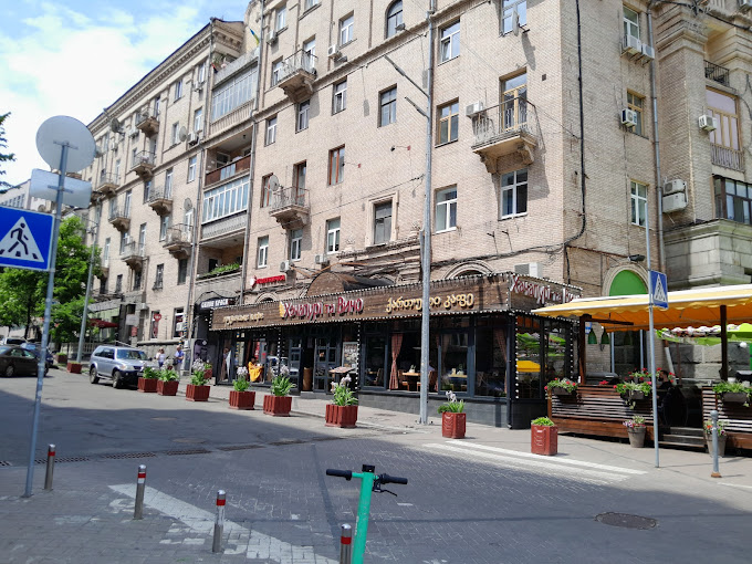 Хачапурі та Вино