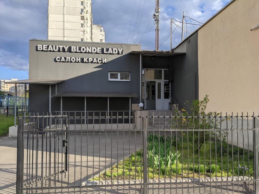 BEAUTY BLONDE LADY