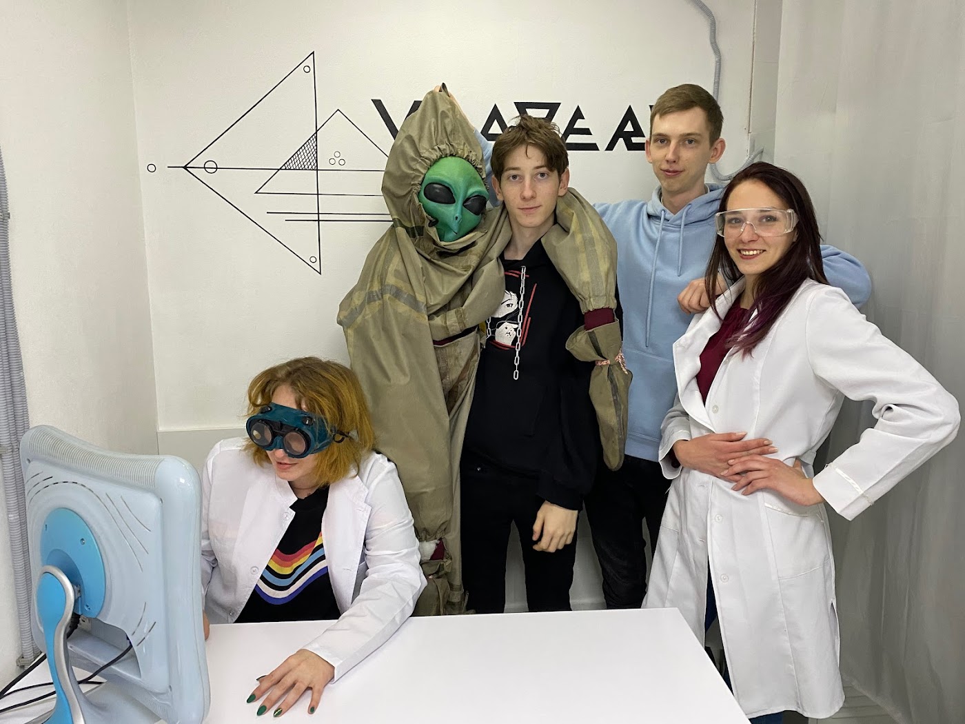 Взаперти