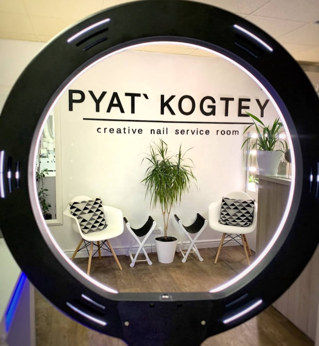 PYAT' KOGTEY