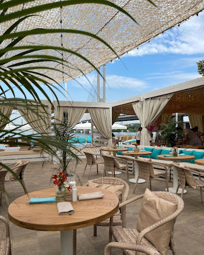 Slavutych beach club
