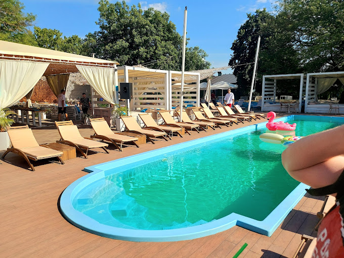 Slavutych beach club
