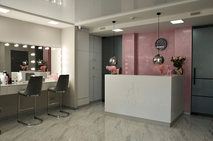 RM Glow Beauty Studio