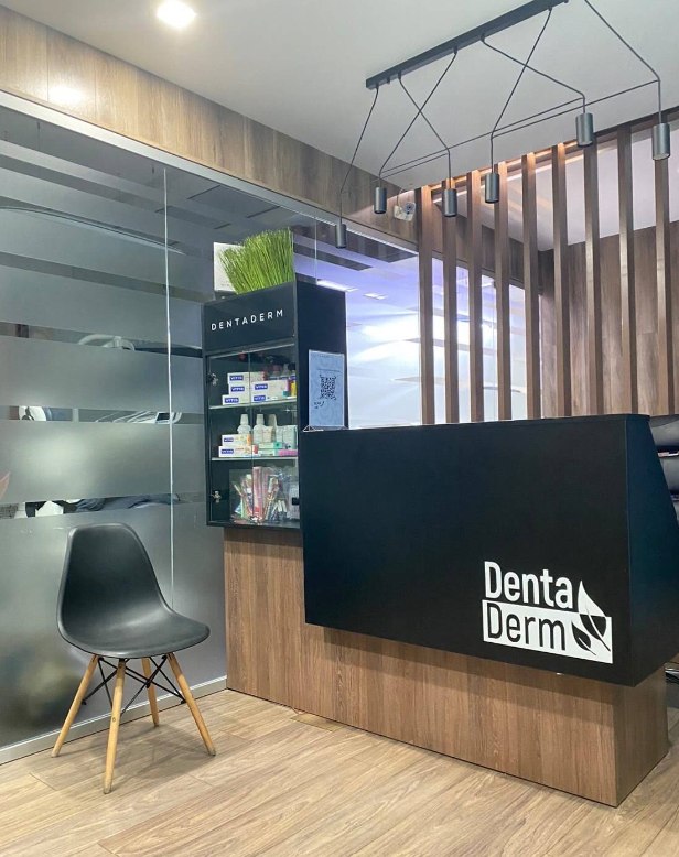 Стоматологічна клініка DENTADERM – Klovska