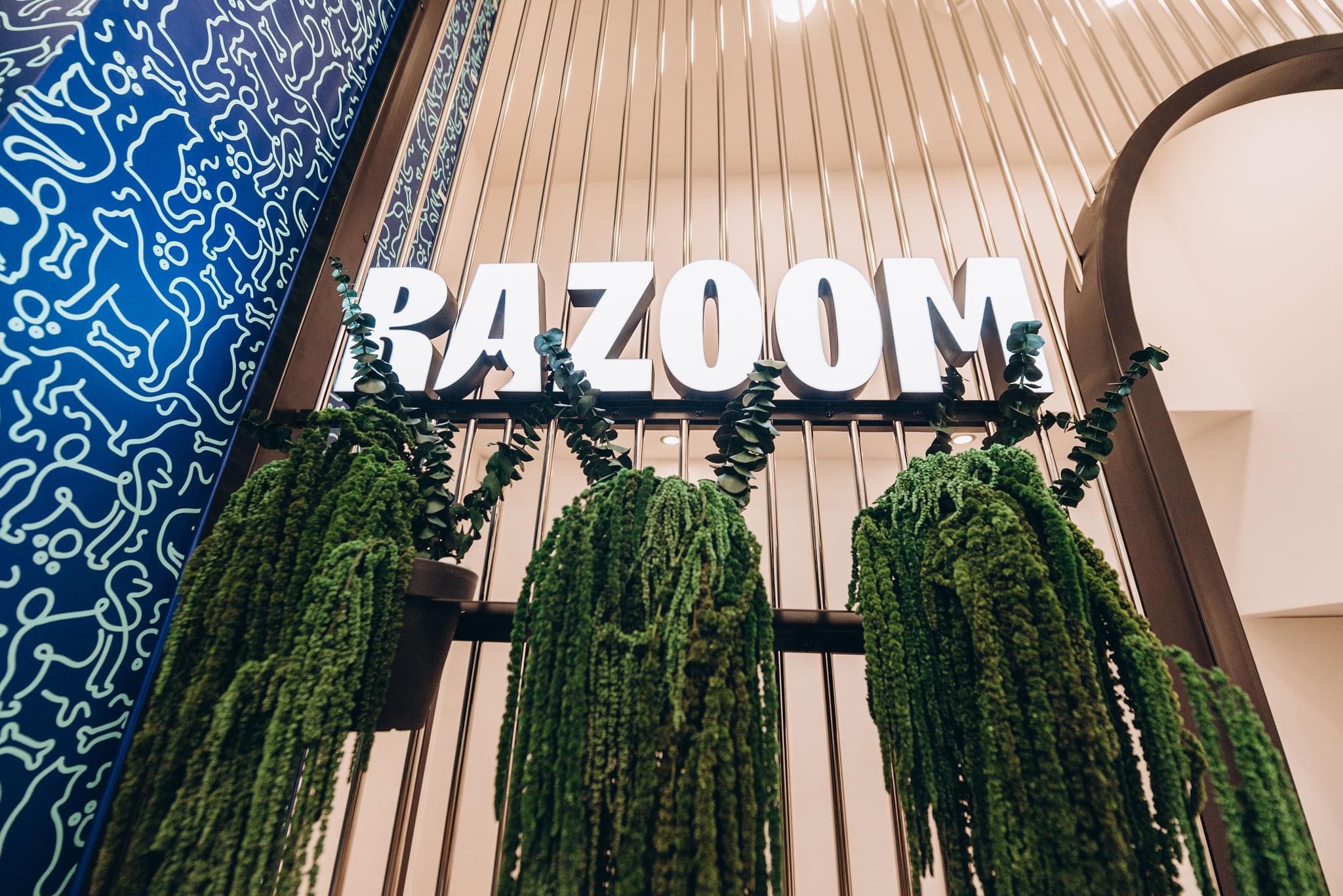 Razoom