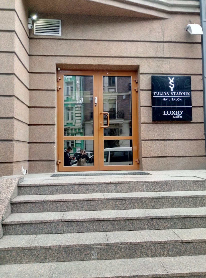 YULIYA STADNIK Nail Salon